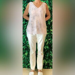 🌸 White House Black Market Layered Lavender Floral Tank – Size M